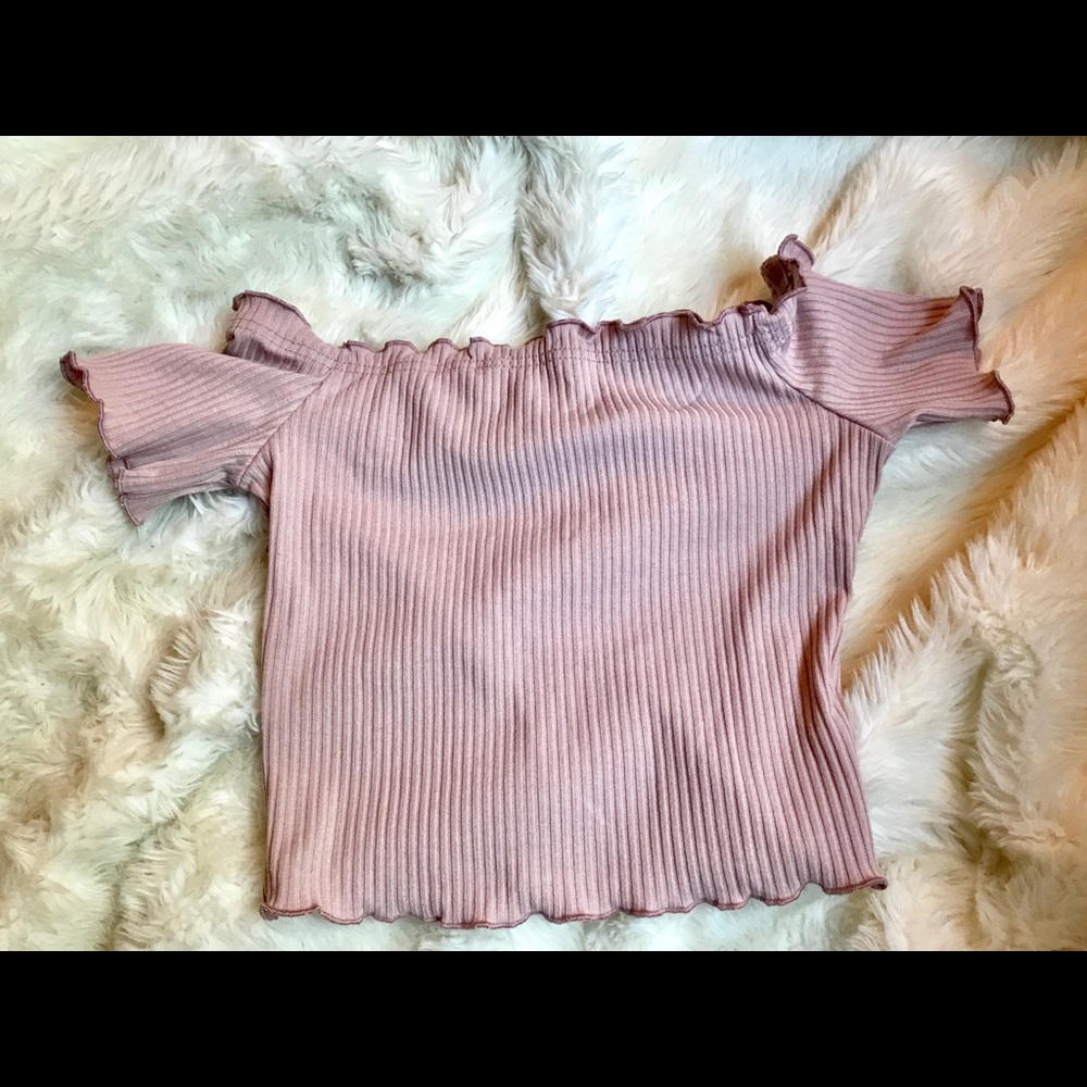 Shoulder free shirt